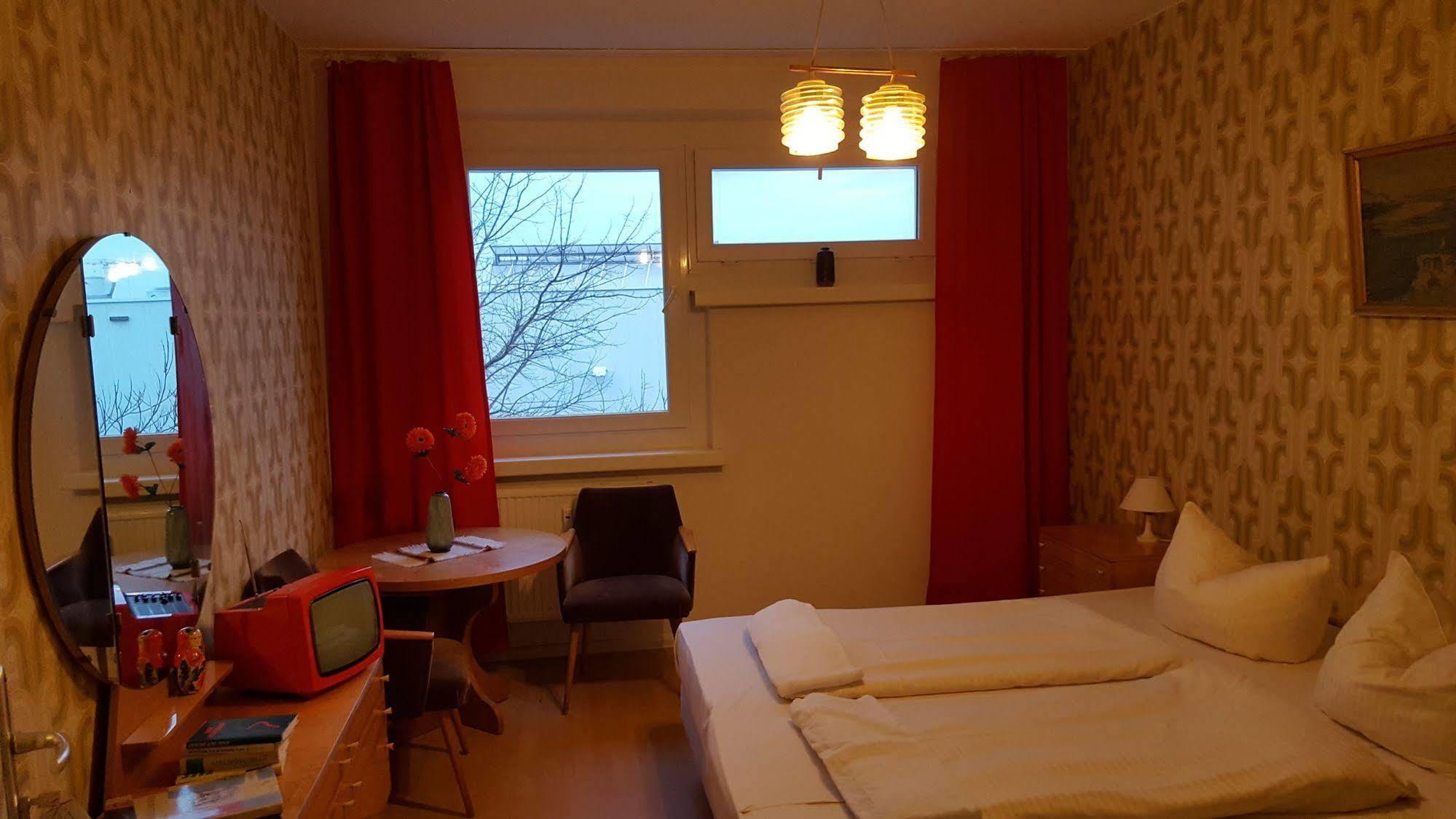 Ostel - Das Ddr Hostel Berlin Extérieur photo