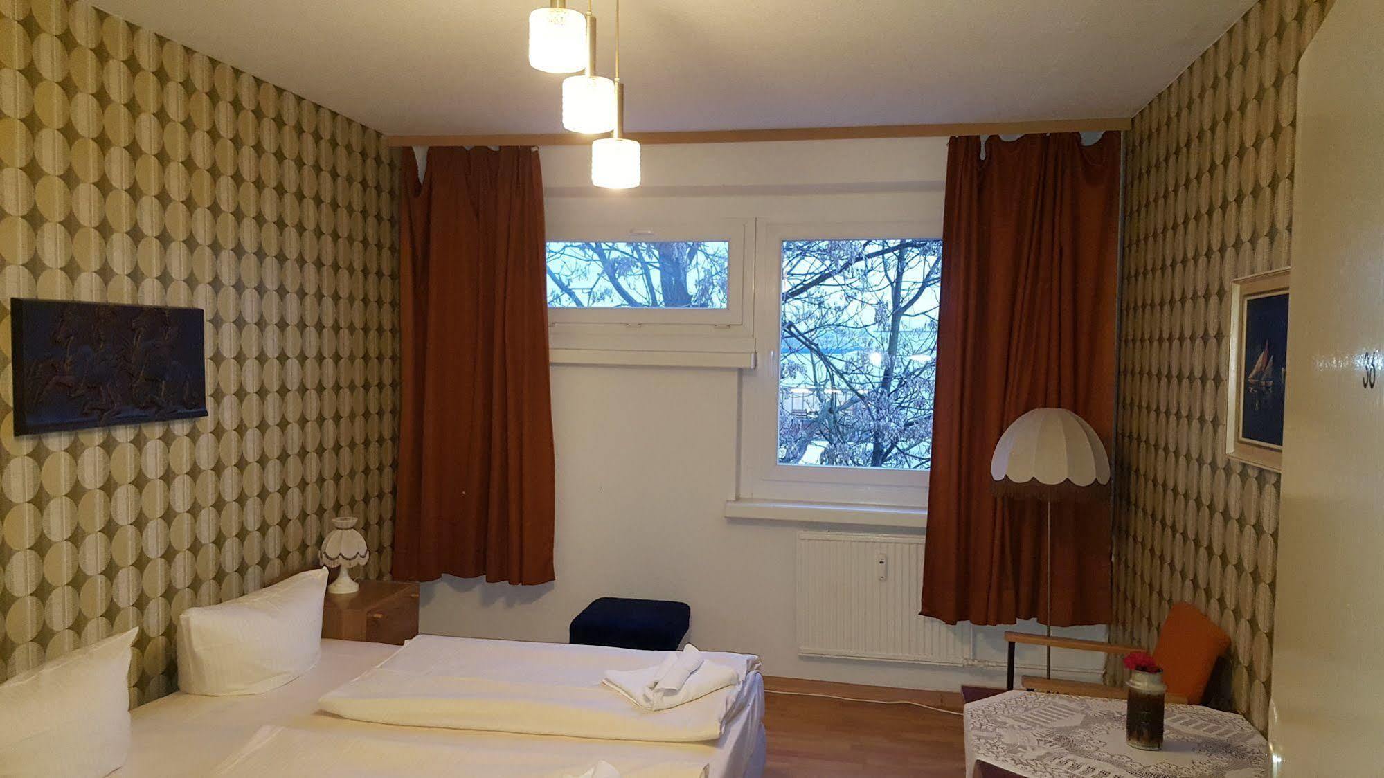 Ostel - Das Ddr Hostel Berlin Extérieur photo